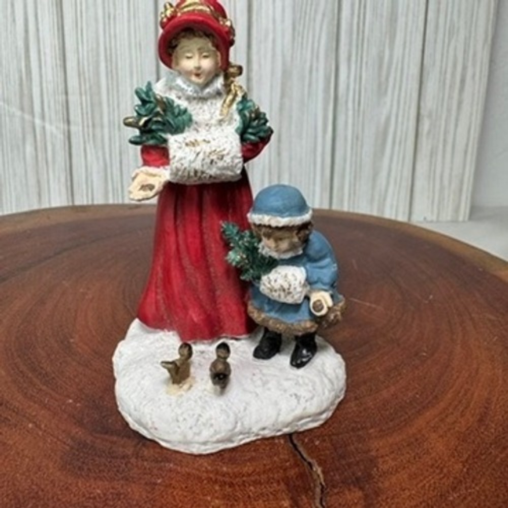 MERVYN'S‎ VILLAGE ACCESSORY Figurine 1991 Women and Child FEEDING THE BIRDS H25